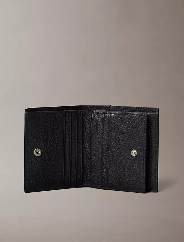 Portfel z tłoczonym logo + etui na karty Portfel z tłoczonym logo + etui na karty