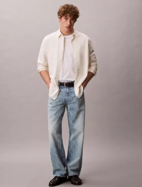 Proste jeansy w stylu lat 90. Proste jeansy w stylu lat 90.