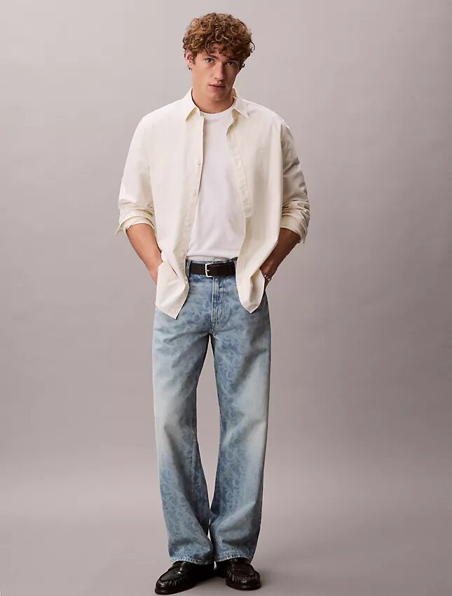 Proste jeansy w stylu lat 90. Proste jeansy w stylu lat 90.