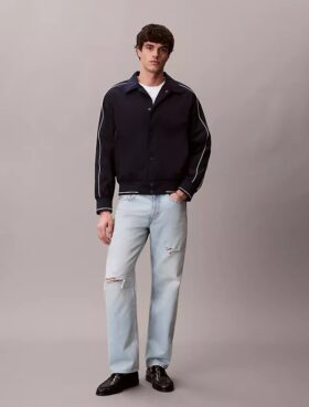 Proste jeansy w stylu lat 90. Proste jeansy w stylu lat 90.