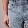Proste jeansy w stylu lat 90. Proste jeansy w stylu lat 90.