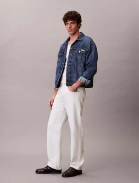 Proste jeansy w stylu lat 90. Proste jeansy w stylu lat 90.