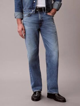 Proste jeansy w stylu lat 90. Proste jeansy w stylu lat 90.