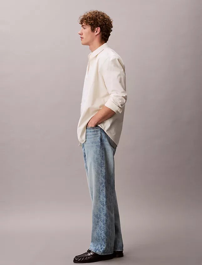 Proste jeansy w stylu lat 90. Proste jeansy w stylu lat 90.