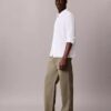Spodnie chino w stylu baggy z lat 90. Spodnie chino w stylu baggy z lat 90.
