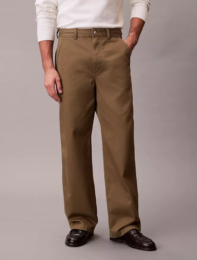 Spodnie chino w stylu baggy z lat 90. Spodnie chino w stylu baggy z lat 90.