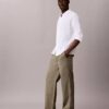 Spodnie chino w stylu baggy z lat 90. Spodnie chino w stylu baggy z lat 90.