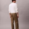Spodnie chino w stylu baggy z lat 90. Spodnie chino w stylu baggy z lat 90.