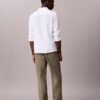 Spodnie chino w stylu baggy z lat 90. Spodnie chino w stylu baggy z lat 90.