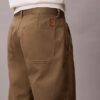 Spodnie chino w stylu baggy z lat 90. Spodnie chino w stylu baggy z lat 90.