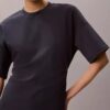 Sukienka T-shirtowa z prążkowanym interlockiem i logo Sukienka T-shirtowa z prążkowanym interlockiem i logo