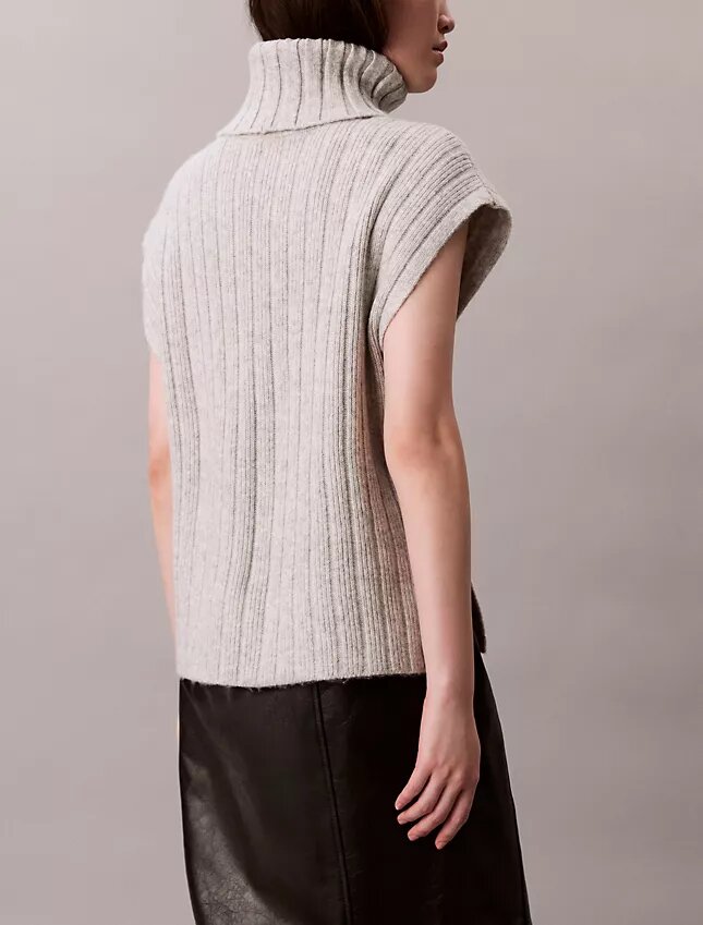 Sweter bez rękawów z prążkowanym wykończeniem Sweter bez rękawów z prążkowanym wykończeniem