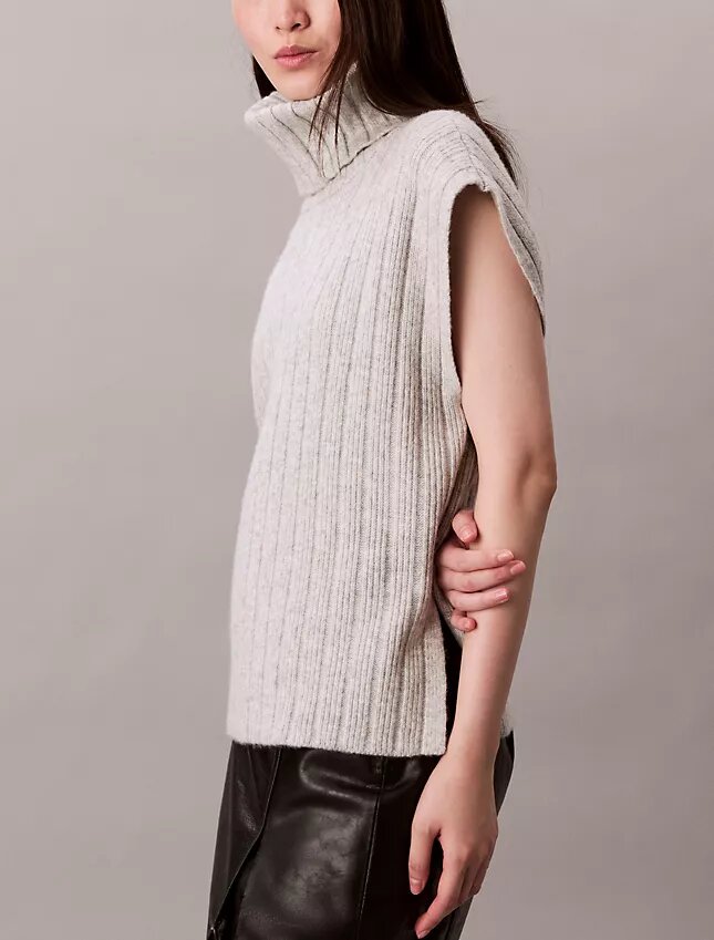 Sweter bez rękawów z prążkowanym wykończeniem Sweter bez rękawów z prążkowanym wykończeniem