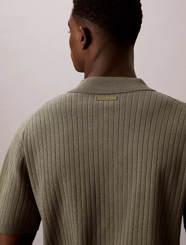 Sweter polo z prążkowanym materiałem Sweter polo z prążkowanym materiałem