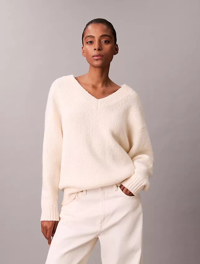 Sweter z dekoltem w serek z mieszanki wełny i bouclé Sweter z dekoltem w serek z mieszanki wełny i bouclé