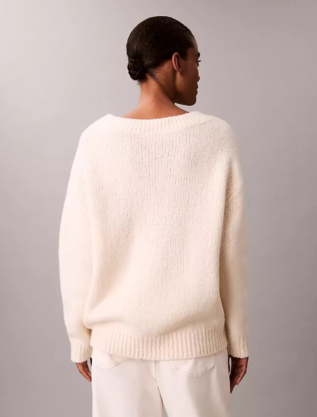 Sweter z dekoltem w serek z mieszanki wełny i bouclé Sweter z dekoltem w serek z mieszanki wełny i bouclé
