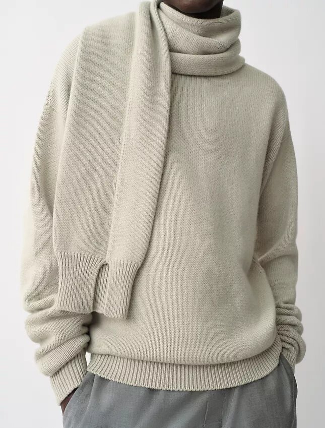 Sweter z kaszmirowymi rękawami i szalikiem Sweter z kaszmirowymi rękawami i szalikiem