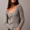 Sweter z okrągłym dekoltem i prążkowanym wykończeniem Sweter z okrągłym dekoltem i prążkowanym wykończeniem