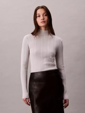 Sweter z prążkowanym golfem z mieszanki wiskozy