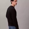 Sweter z prążkowanym wzorem i logo na całej powierzchni Sweter z prążkowanym wzorem i logo na całej powierzchni