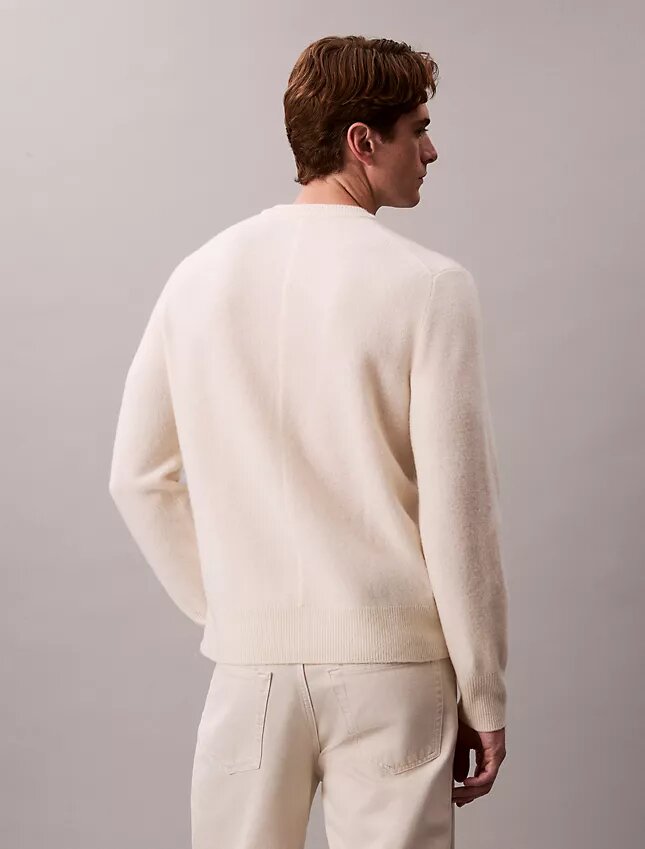 Sweter z wełny merynosowej o luźnym kroju Sweter z wełny merynosowej o luźnym kroju
