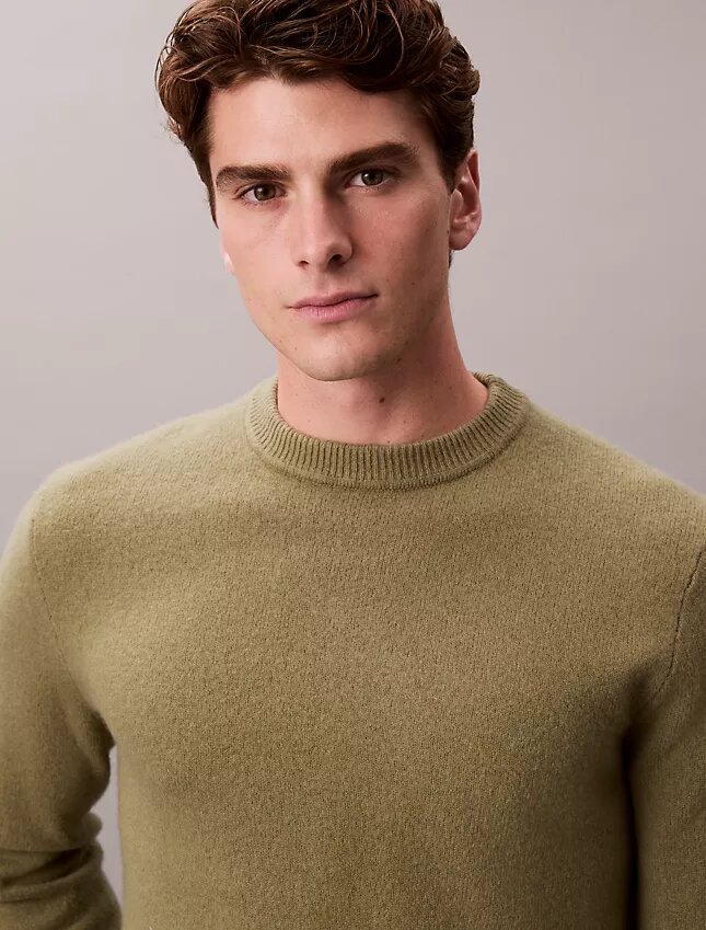 Sweter z wełny merynosowej o luźnym kroju Sweter z wełny merynosowej o luźnym kroju