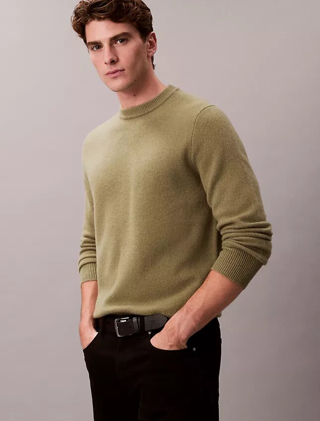 Sweter z wełny merynosowej o luźnym kroju Sweter z wełny merynosowej o luźnym kroju