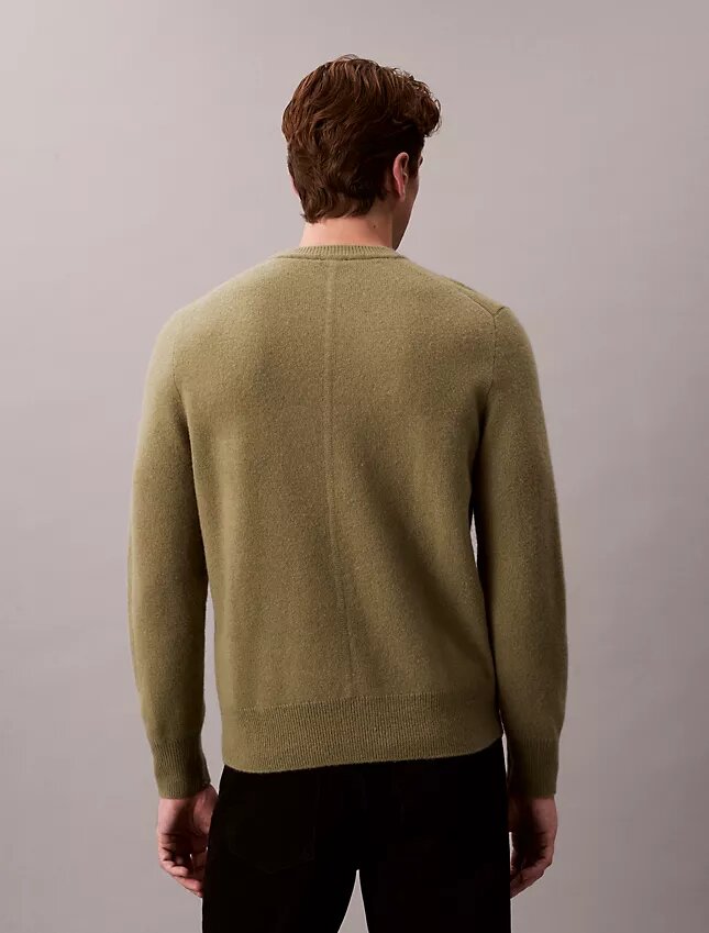 Sweter z wełny merynosowej o luźnym kroju Sweter z wełny merynosowej o luźnym kroju