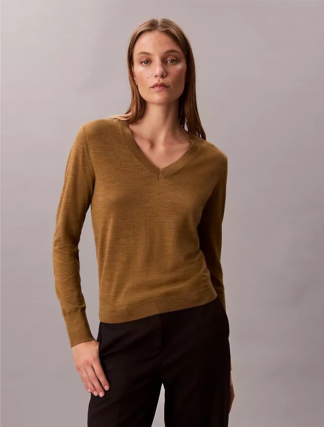 Sweter z wełny merynosowej z dekoltem w serek Sweter z wełny merynosowej z dekoltem w serek