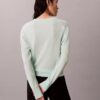 Sweter z wełny merynosowej z dekoltem w serek Sweter z wełny merynosowej z dekoltem w serek