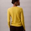 Sweter z wełny merynosowej z dekoltem w serek Sweter z wełny merynosowej z dekoltem w serek