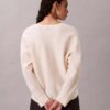 Sweter z wełny merynosowej z luźnym dekoltem w serek Sweter z wełny merynosowej z luźnym dekoltem w serek
