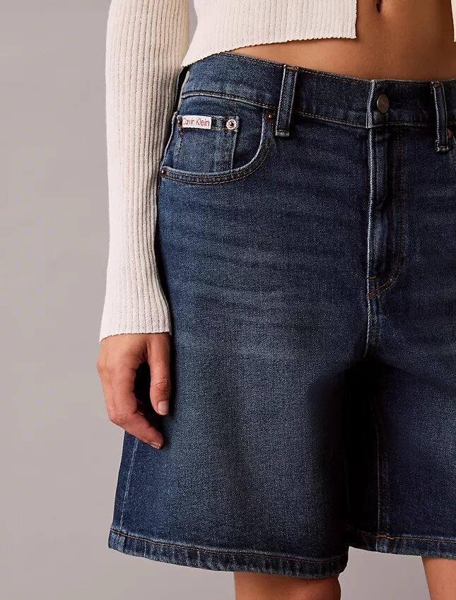 Szorty Denim z podwiniętym brzegiem i krojem w kształcie litery A Szorty Denim z podwiniętym brzegiem i krojem w kształcie litery A