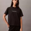 T-shirt z okrągłym dekoltem i standardowym logo o luźnym kroju T-shirt z okrągłym dekoltem i standardowym logo o luźnym kroju