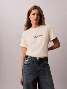 T-shirt z okrągłym dekoltem i standardowym logo o luźnym kroju T-shirt z okrągłym dekoltem i standardowym logo o luźnym kroju