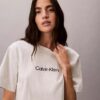 T-shirt z okrągłym dekoltem i standardowym logo o luźnym kroju
