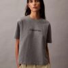 T-shirt z okrągłym dekoltem i standardowym logo o luźnym kroju