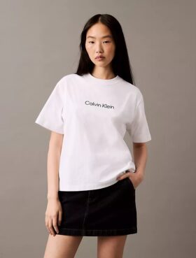 T-shirt z okrągłym dekoltem i standardowym logo o luźnym kroju