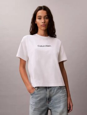 T-shirt z okrągłym dekoltem i standardowym logo o luźnym kroju T-shirt z okrągłym dekoltem i standardowym logo o luźnym kroju