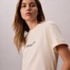 T-shirt z okrągłym dekoltem i standardowym logo o luźnym kroju