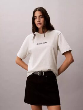 T-shirt z okrągłym dekoltem i standardowym logo o luźnym kroju T-shirt z okrągłym dekoltem i standardowym logo o luźnym kroju