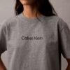 T-shirt z okrągłym dekoltem i standardowym logo o luźnym kroju