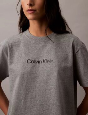 T-shirt z okrągłym dekoltem i standardowym logo o luźnym kroju