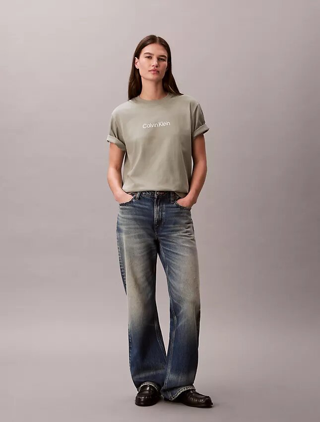 T-shirt z okrągłym dekoltem i standardowym logo o luźnym kroju T-shirt z okrągłym dekoltem i standardowym logo o luźnym kroju
