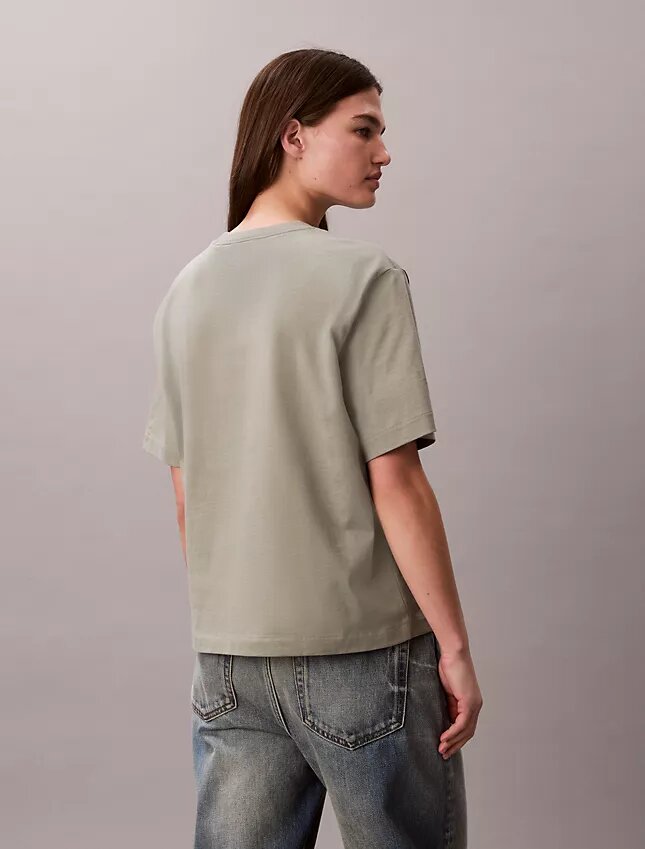 T-shirt z okrągłym dekoltem i standardowym logo o luźnym kroju T-shirt z okrągłym dekoltem i standardowym logo o luźnym kroju