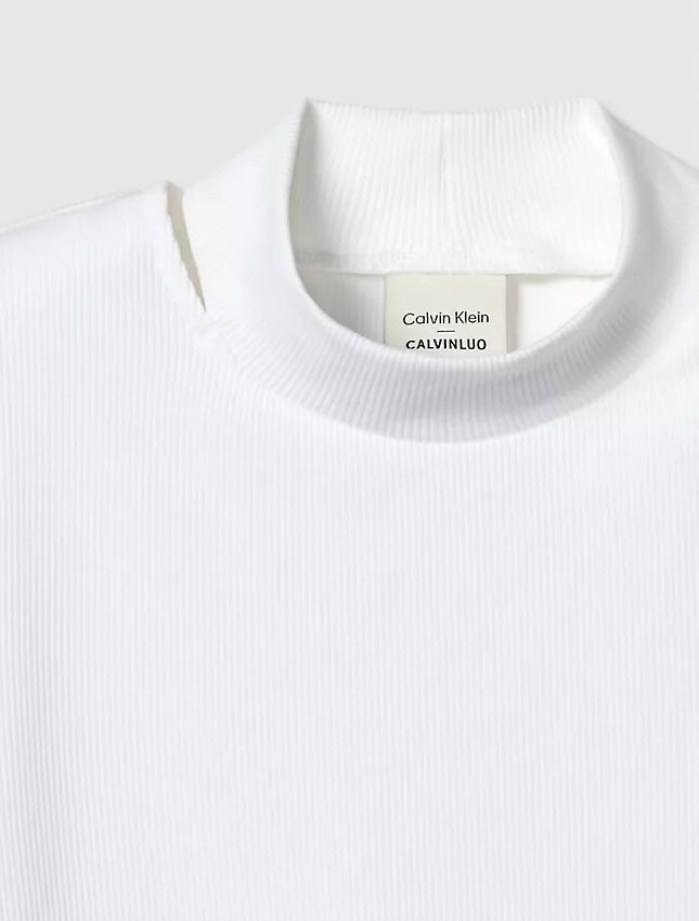 T-shirt z wycięciem i wąskim dekoltem T-shirt z wycięciem i wąskim dekoltem