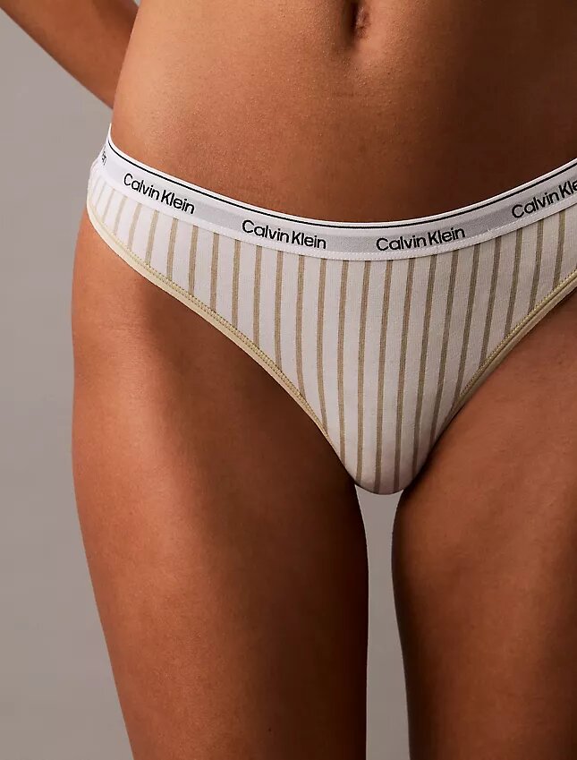 Thong z kultowym logo Thong z kultowym logo