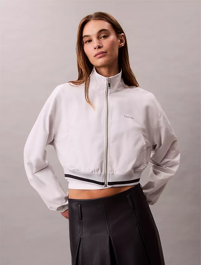Tkana, krótka bluza dresowa o luźnym kroju Tkana, krótka bluza dresowa o luźnym kroju