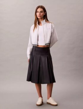 Tkana, krótka bluza dresowa o luźnym kroju