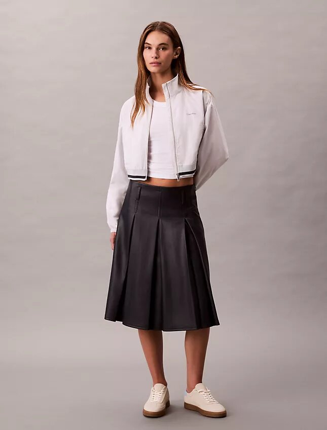 Tkana, krótka bluza dresowa o luźnym kroju Tkana, krótka bluza dresowa o luźnym kroju